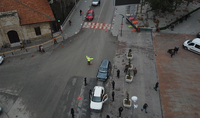 77 araç trafikten men edildi. 19 sürücünün ehliyeti alındı