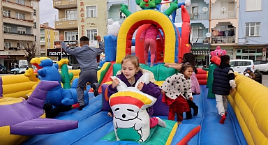 Çocuklar Bayramda Doyasıya Eğlendi