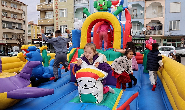 Çocuklar Bayramda Doyasıya Eğlendi