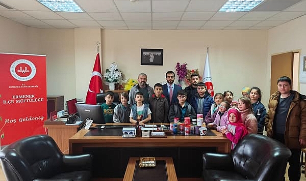 Çocuklar Filistin İçin Kumbara Oluşturdu 