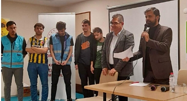 Ezbere hadis yarışması düzenledi