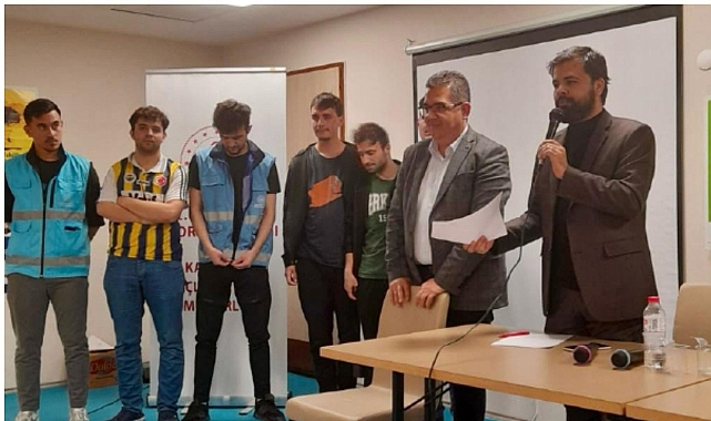 Ezbere hadis yarışması düzenledi