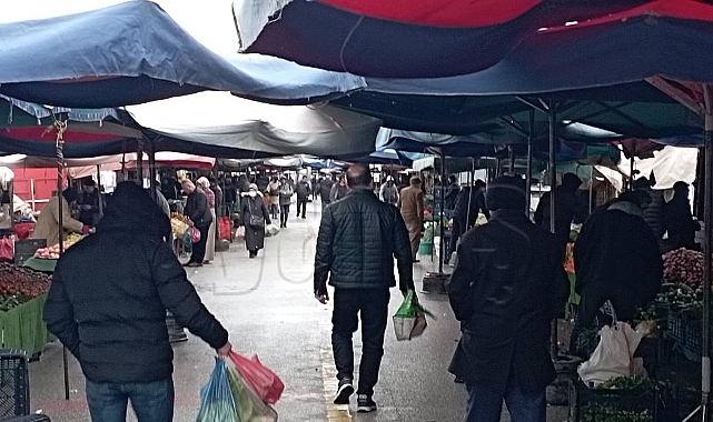 Karaman'da semt pazarında fiyatlar