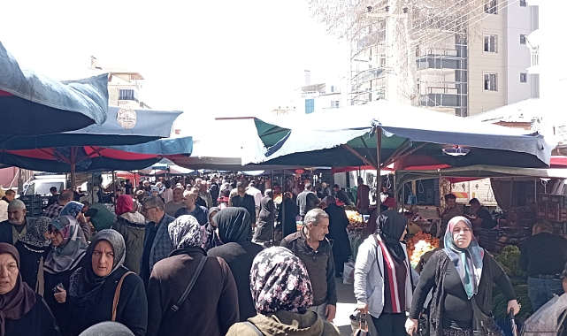 Karaman'da semt pazarında fiyatlar