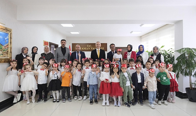 Minik öğrenciler Vali Çiçekliyi ziyaret etti