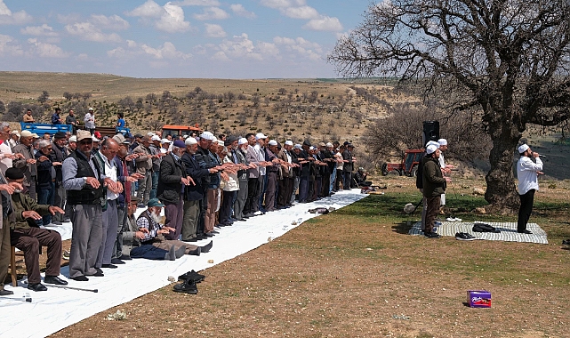 Vali Çiçekli yağmur duasına katıldı
