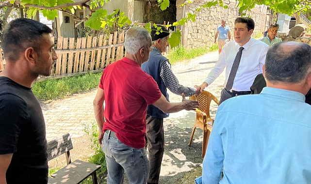 Kaymakam Erdoğan, köylünün istek ve taleplerini yerinde dinliyor