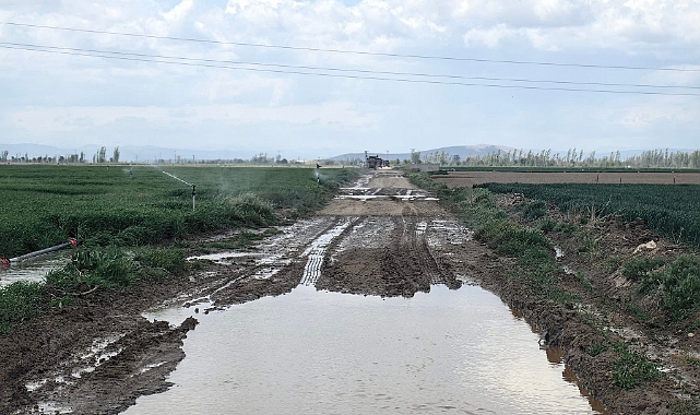 Sulama Sezonu Başladı. Tarla Yolları Çamur Deryasına Döndü