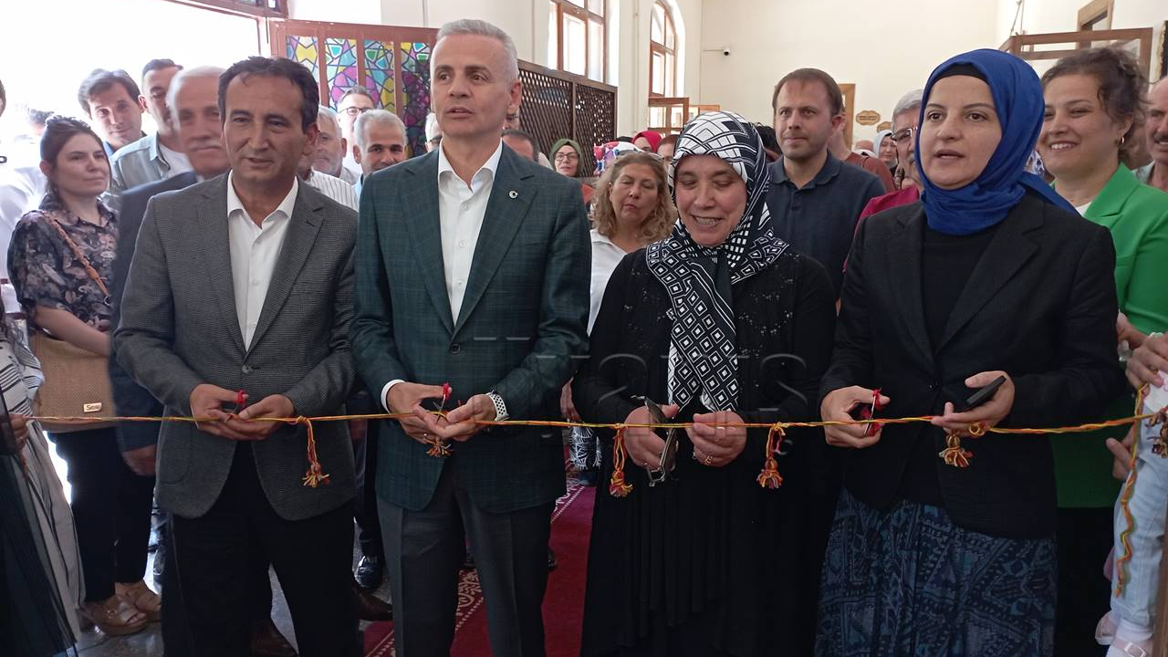 Kök Boyanın Sanata Yolculuğu Sergisi Açıldı