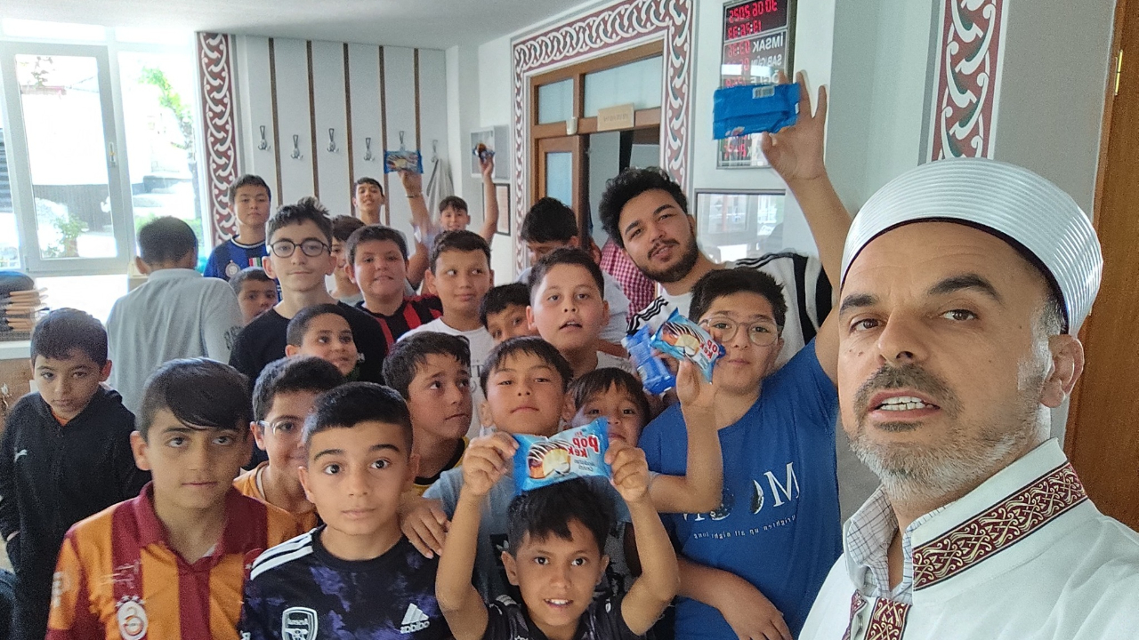 Bu Camide Çocuklar Hem Eğleniyor Hem Kur'an Öğreniyor