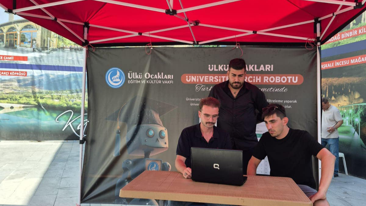 Ülkü Ocakları Tercih Robotu Gençlerin Hizmetinde