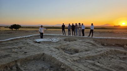 Vekil Eser, Canhasan Höyüğündeki Kazı Çalışmalarını Yerinde İnceledi