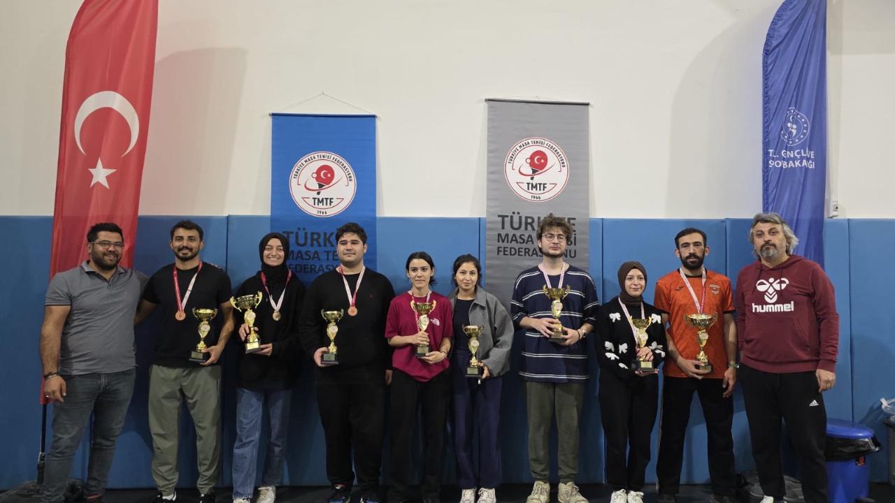 Karaman'da Yurtlig Heyecanı: Masa Tenisi İl Elemeleri Tamamlandı