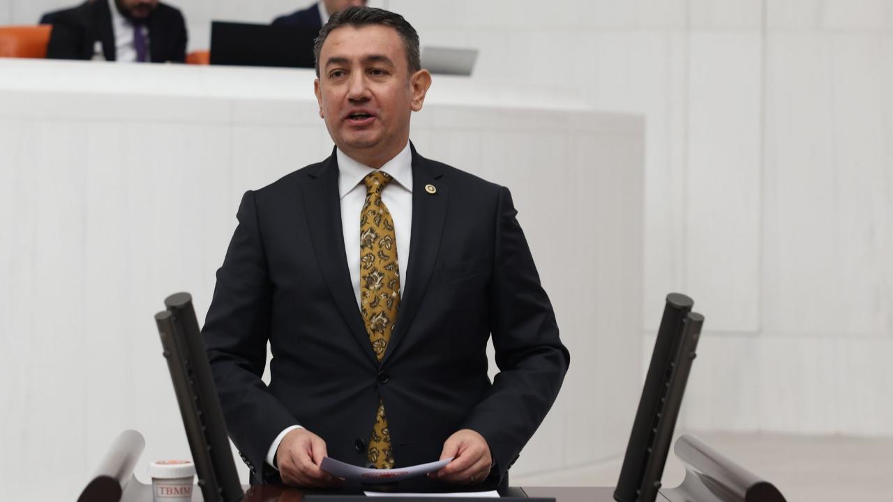Ünver, açıklanan asgari ücreti eleştirdi: "Açlık Sınırı Altındaki Asgari Ücret, İşçiyi Sefalete Mahkum Etmektir"