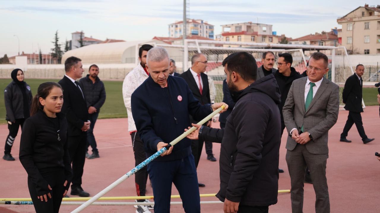 Vali Çiçekli'den Geleceğin Yıldızlarına moral ziyareti