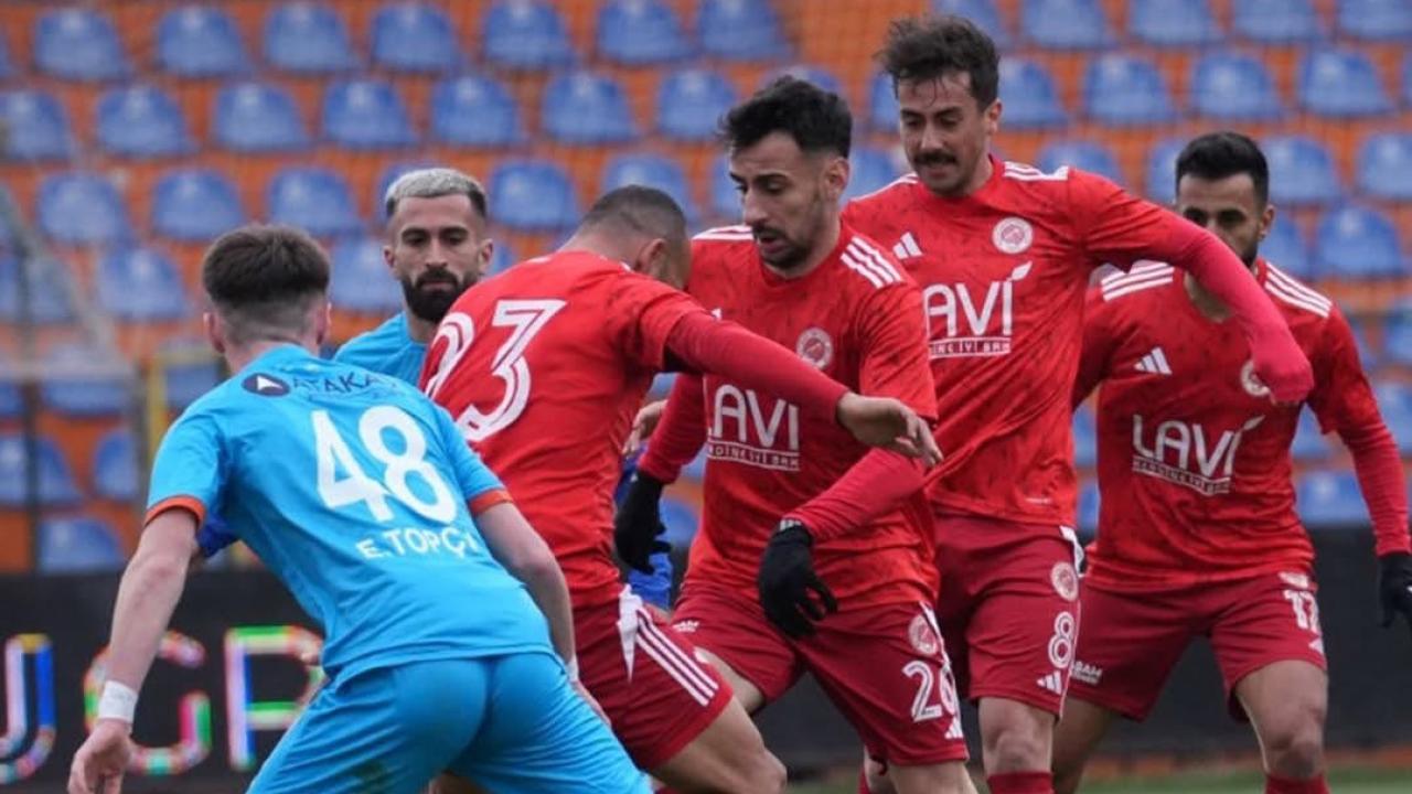 Lider İskenderun’da Takıldı