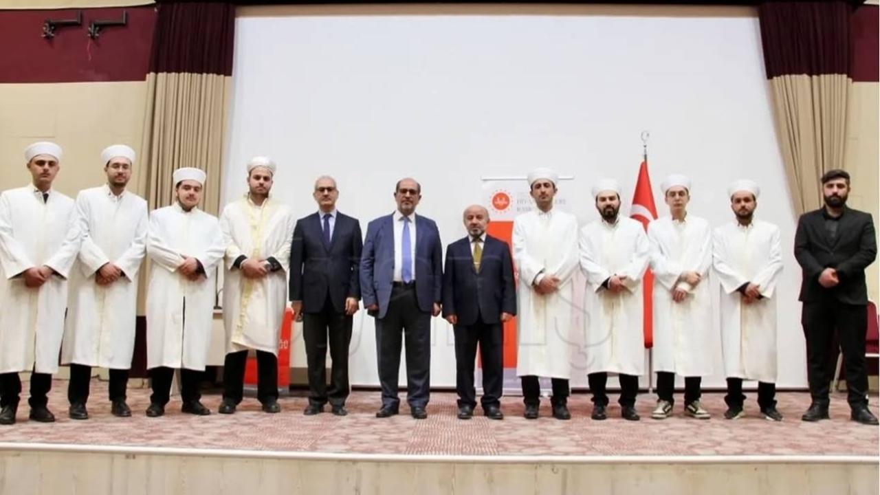 Karaman'da Genç İmamlar Cübbe Giydi