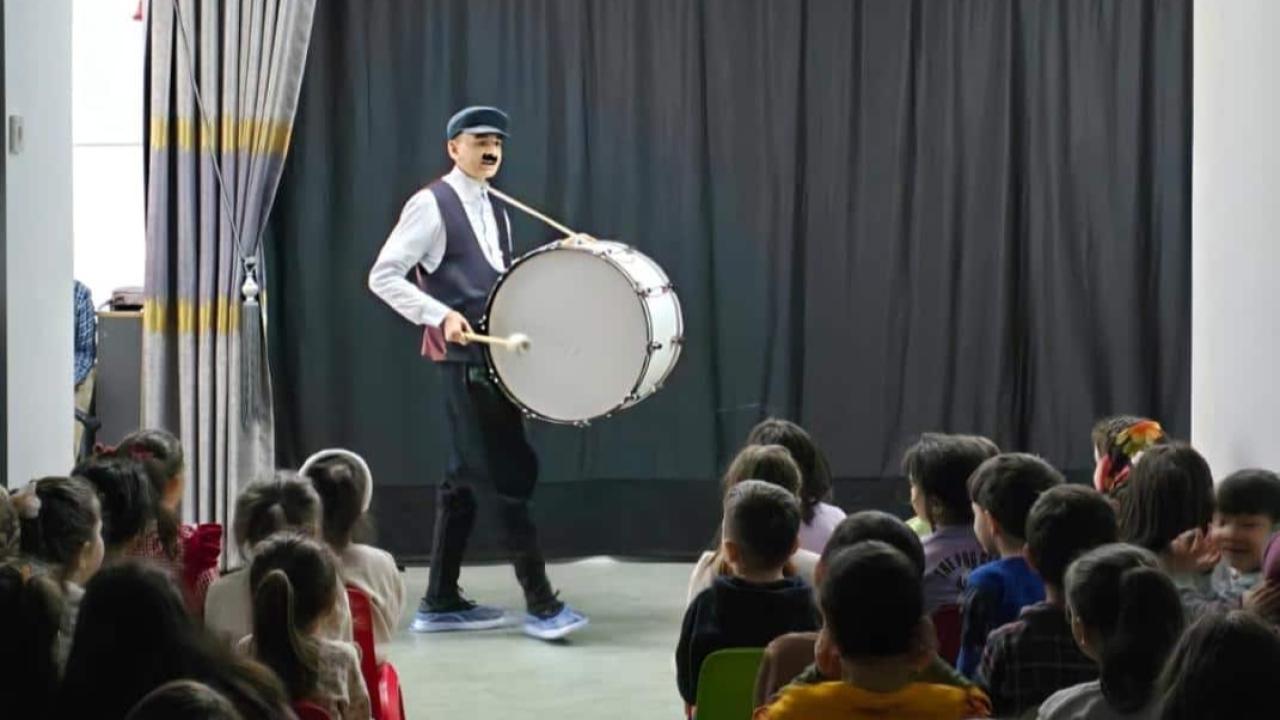 Geleceğin Eğitimcilerinden Minik Kalplere Sevgi Köprüsü