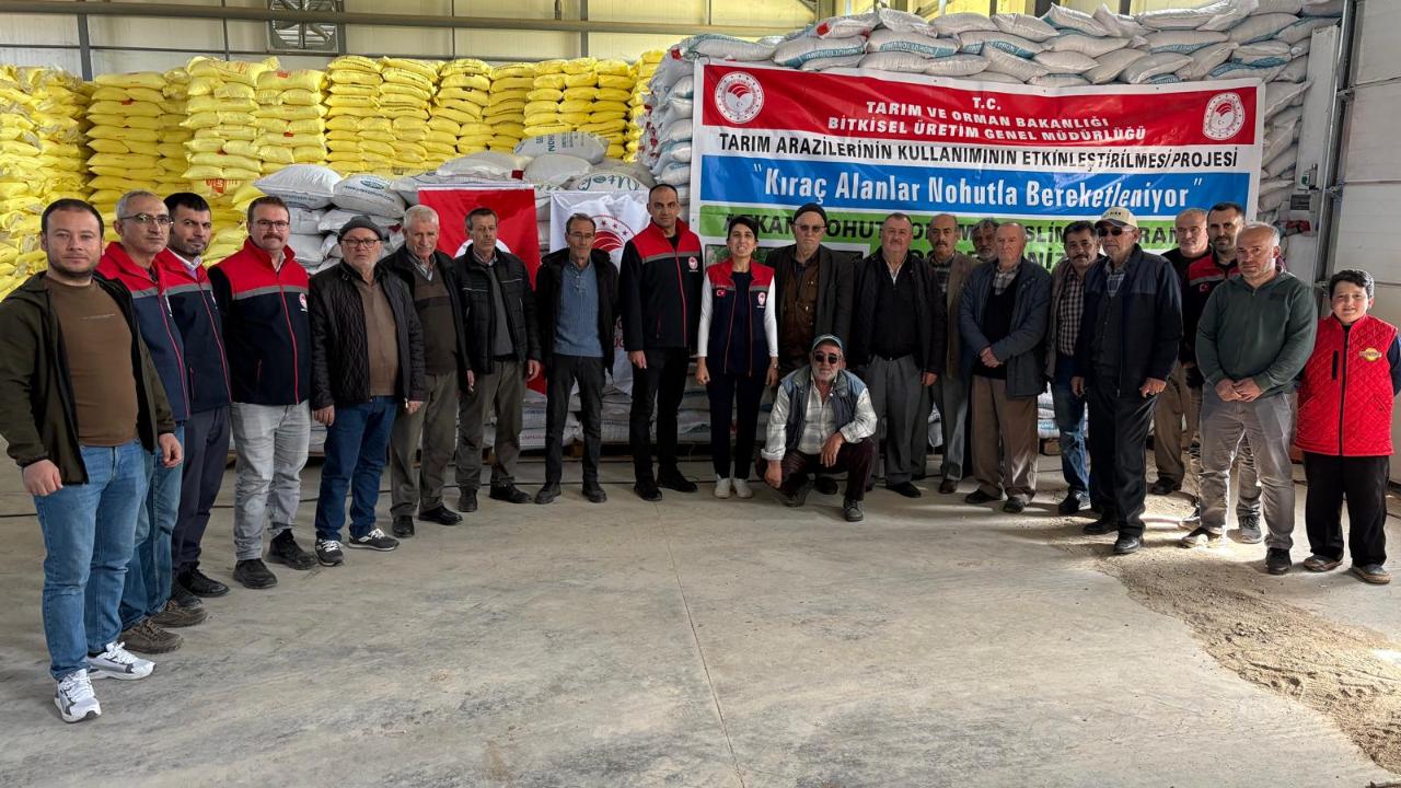 Kazımkarabekir'de Nohut Tohumu Dağıtımı Yapıldı