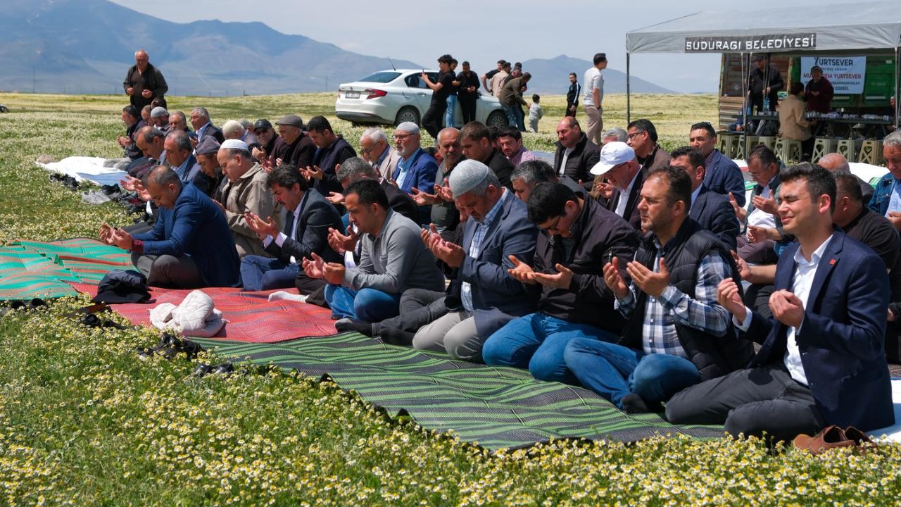 Ekinözü Köyü’nde Bereket İçin Şükür Duası Yapıldı