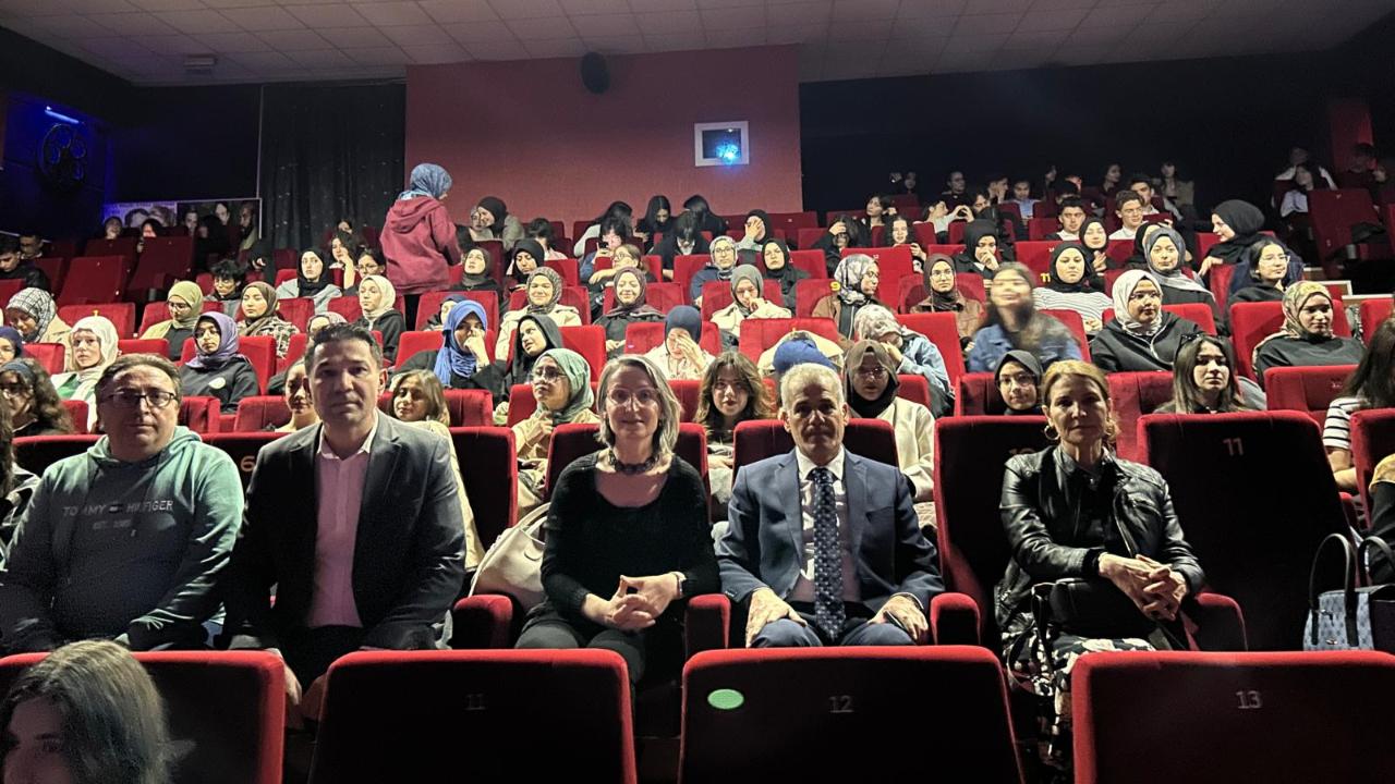 Anadolu Mektebi Öğrencileri Ödüllü Film Gösteriminde Buluştu