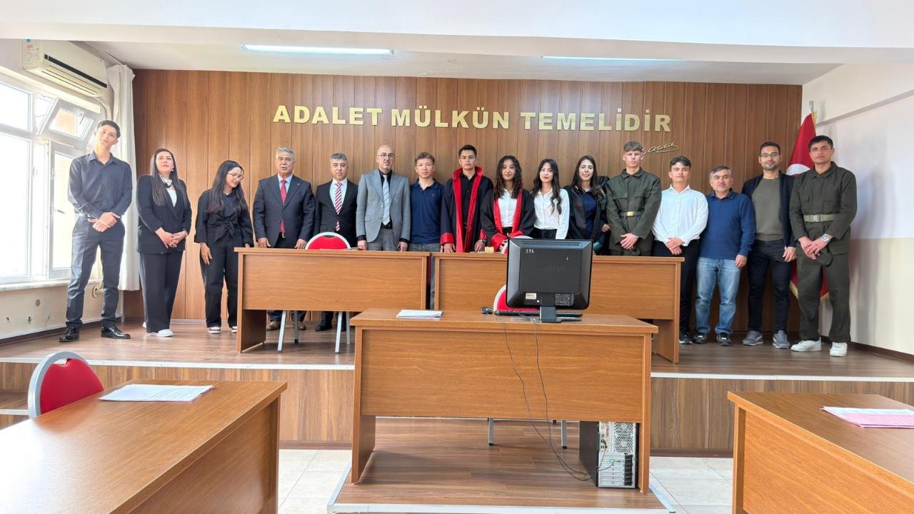 Baro Başkanı Oktay Yılmaz Öğrencilerle Tecrübelerini Paylaştı