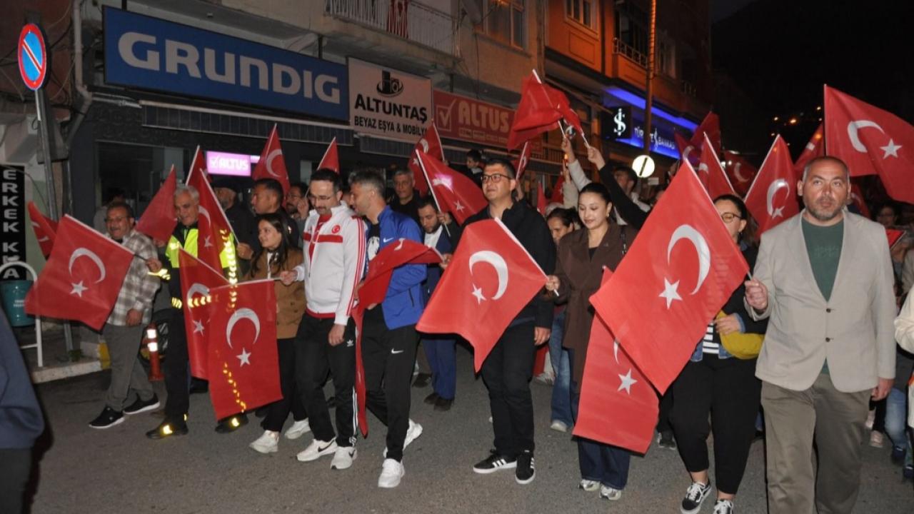 Ermenek’te 19 Mayıs Coşkusu: “Tek Yürek” Fener Alayı