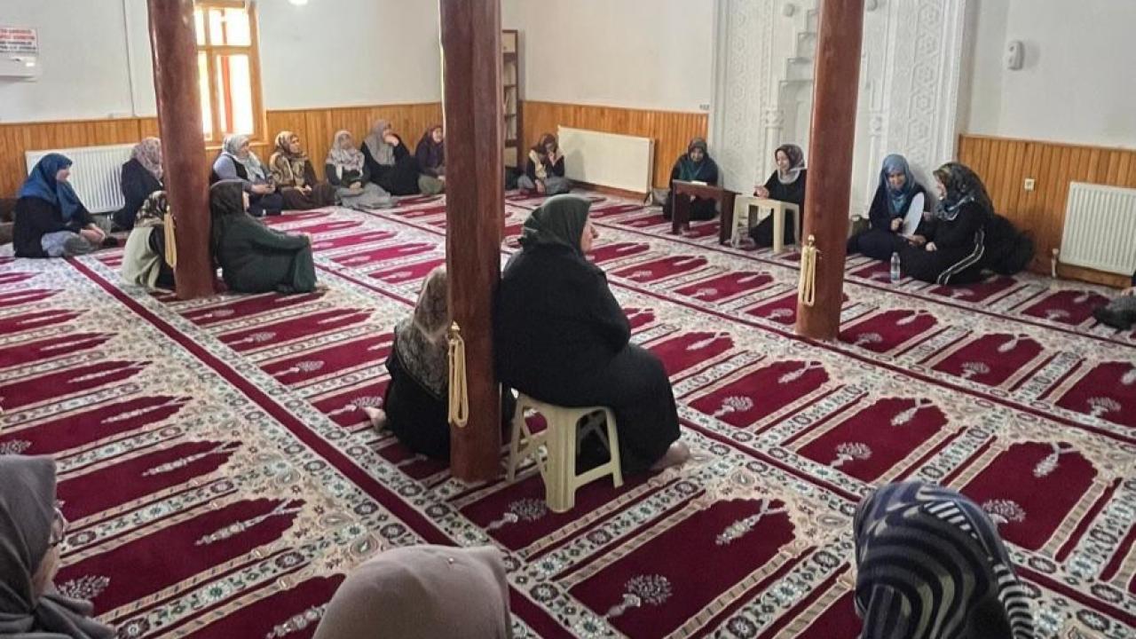 Hanımlara Yönelik Köy Sohbetleri Devam Ediyor