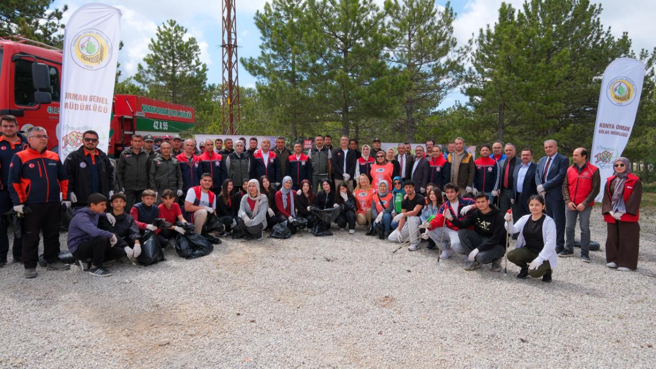 İl Protokolü Gökçe Çamlığı’nda Çevre Temizliği Yaptı