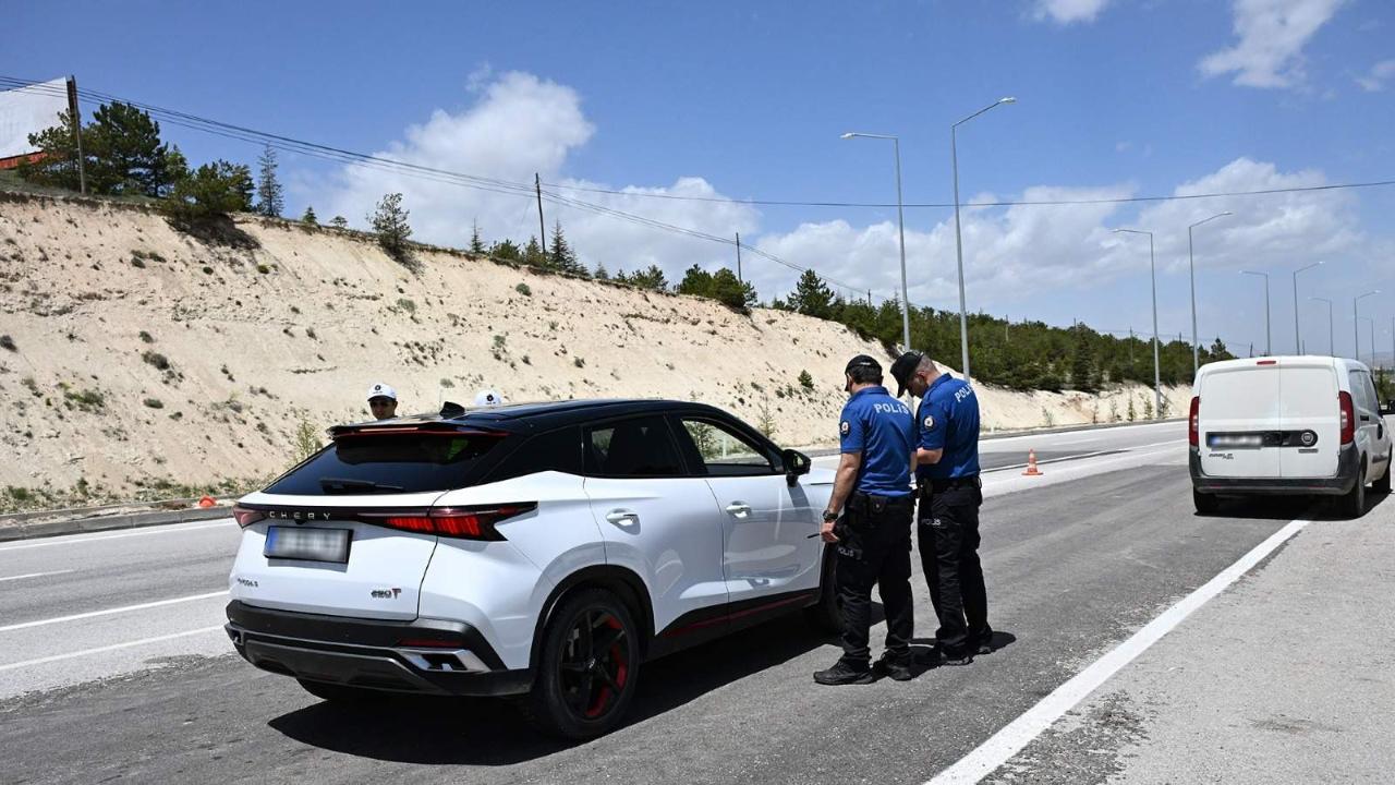 Karaman’da Bir Haftada 17 Aranan Şahıs Yakalandı: Çok Sayıda Silah ve Kaçak Ürün Ele Geçirildi
