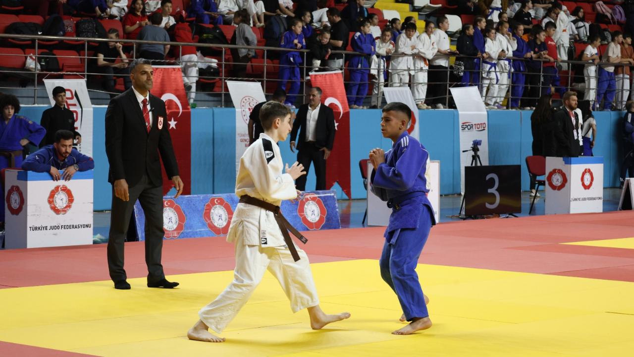 Karaman’da Spor Toto Minikler Türkiye Judo Şampiyonası Başladı