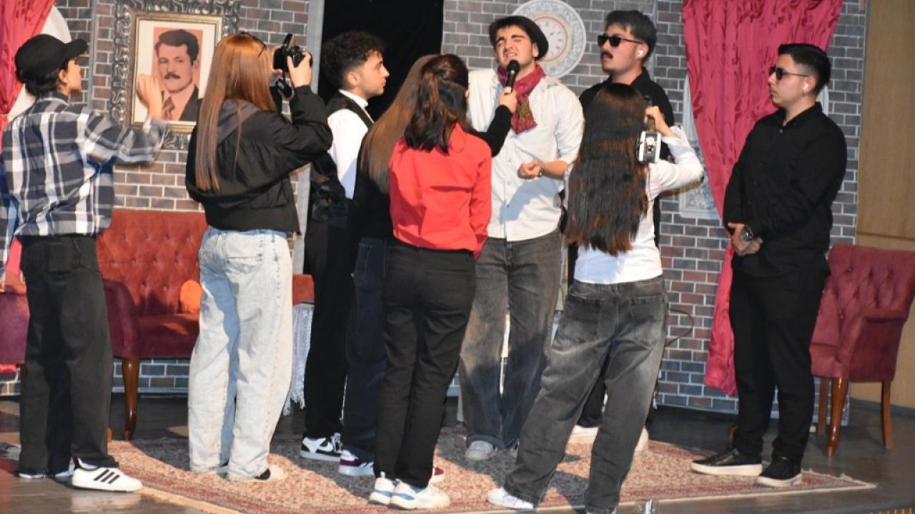 Kim Der ki Liseli? "Hayalperest" Kadrosundan Parmak Isırtan Performans!