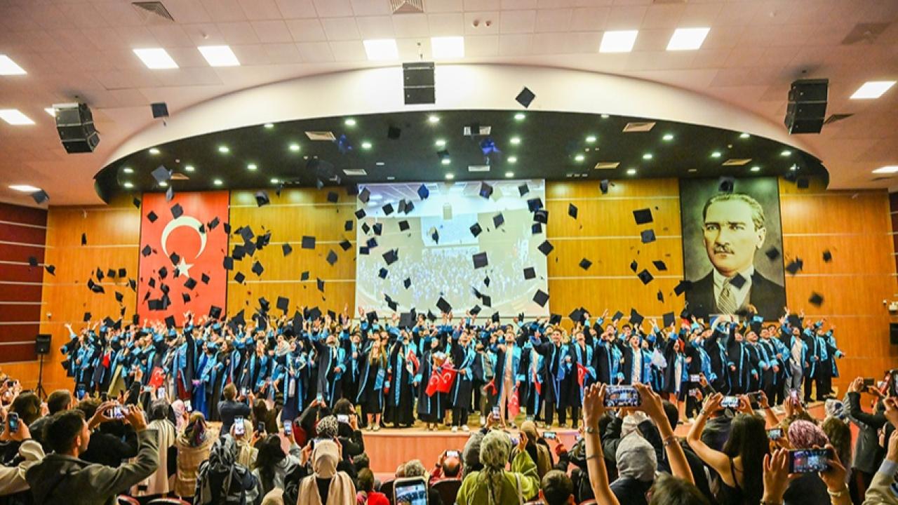 KMÜ Teknik Bilimler Meslek Yüksekokulunda Mezuniyet Töreni Düzenlendi