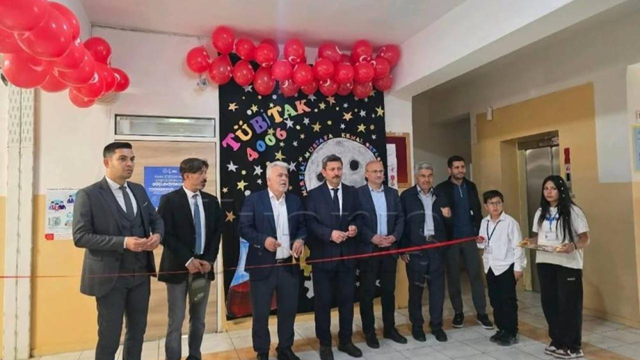 Mareşal Mustafa Kemal Ortaokulu’nda TÜBİTAK 4006 Bilim Fuarı Gerçekleştirildi