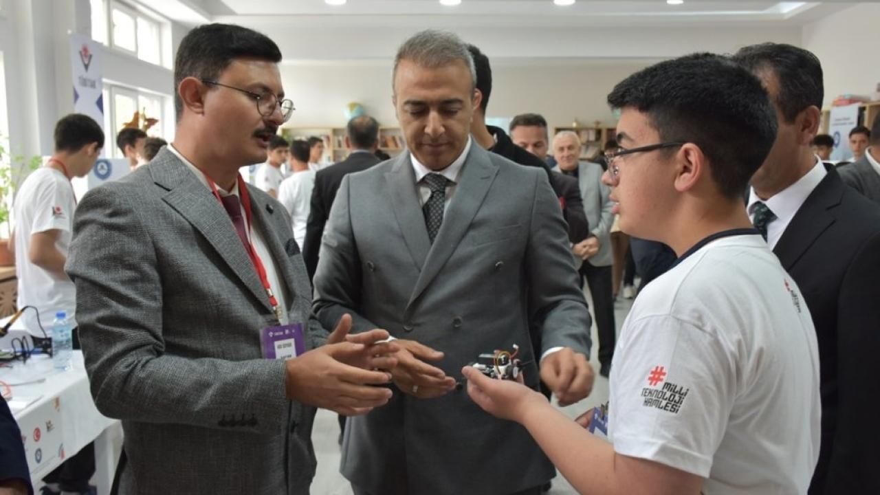 Öğrencilerin Bilimsel Çalışmaları Görücüye Çıktı