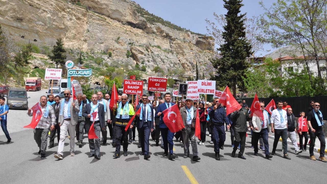 Türkçeye Saygı Yürüyüşü Düzenlendi