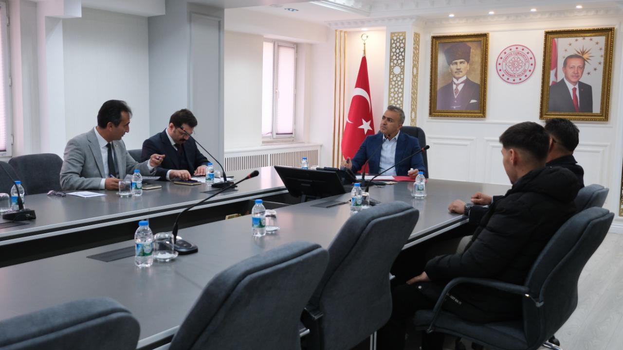 Vali Çiçek, Halk Günü Toplantısında Vatandaşlarla Bir Araya Geldi