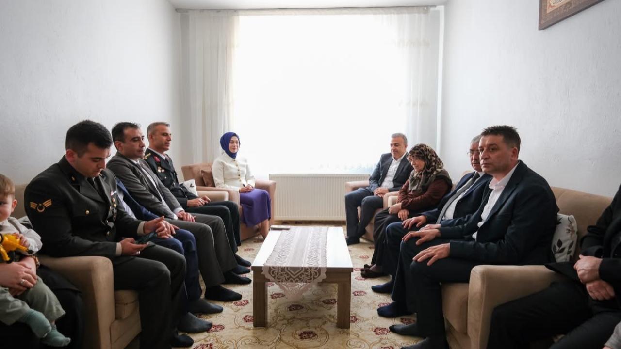Vali Çiçek Şehit Ailesi, Gazi, Koruyucu Aile ve Hastaları Yalnız Bırakmadı