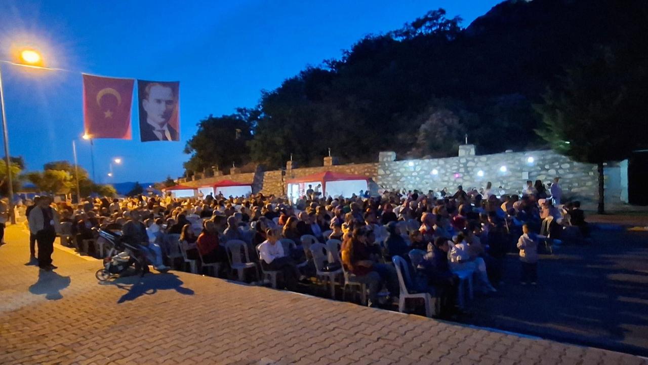Gezen Sinema Tırı Ermenek'te Vatandaşlarla Buluştu