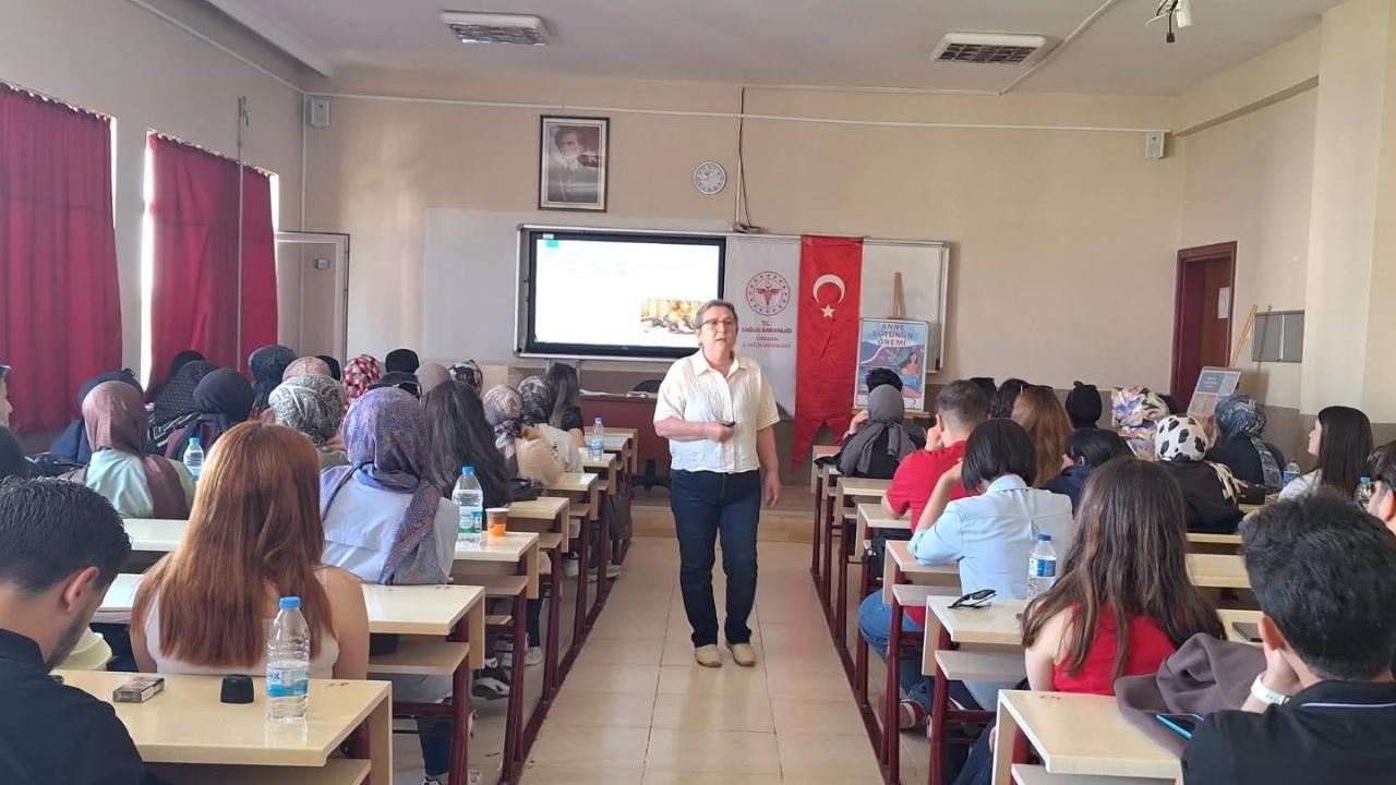 Hastanede Geleceğin Sağlık Profesyonellerine Anne Sütü ve Emzirme Eğitimi Verildi