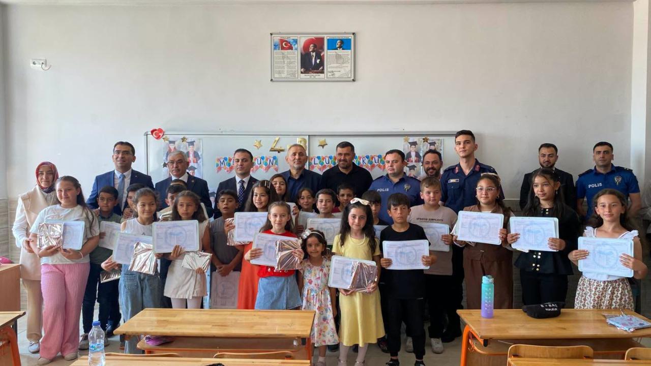Kazımkarabekir'de Karne Heyecanı Yaşandı