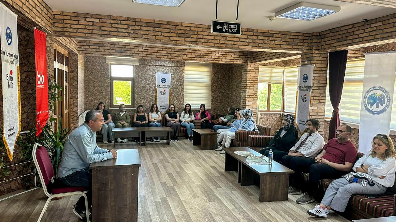 KMÜ’de Bilim Kafe: “Batı Türk Dünyası ve Karamanoğlu Mehmet Bey”