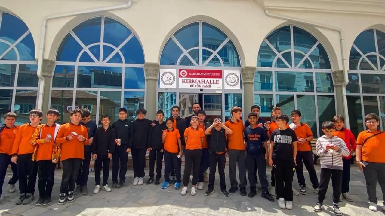 Mümine Hatun Ortaokulu Öğrencilerinden Anlamlı Cami Ziyareti