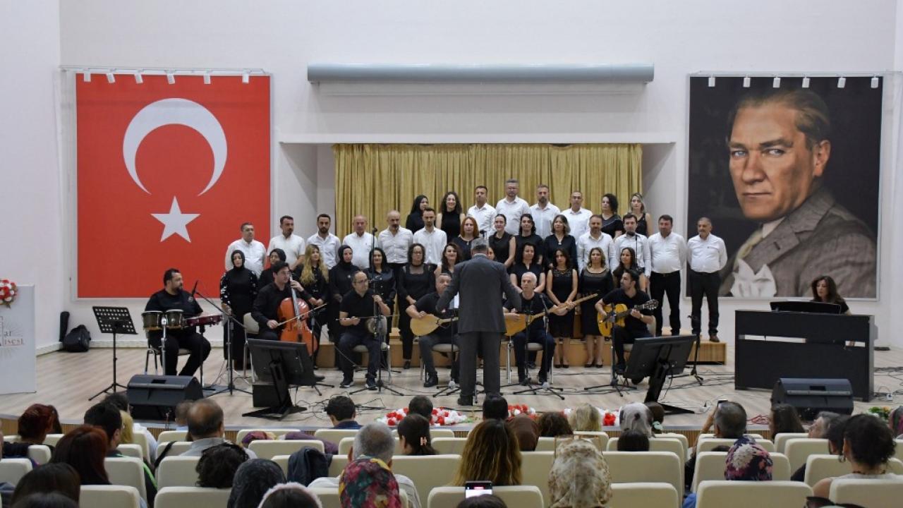Türküler ve Halk Oyunları Aynı Sahnede Buluştu