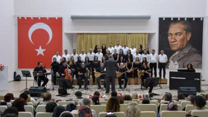 Türküler ve Halk Oyunları Aynı Sahnede Buluştu