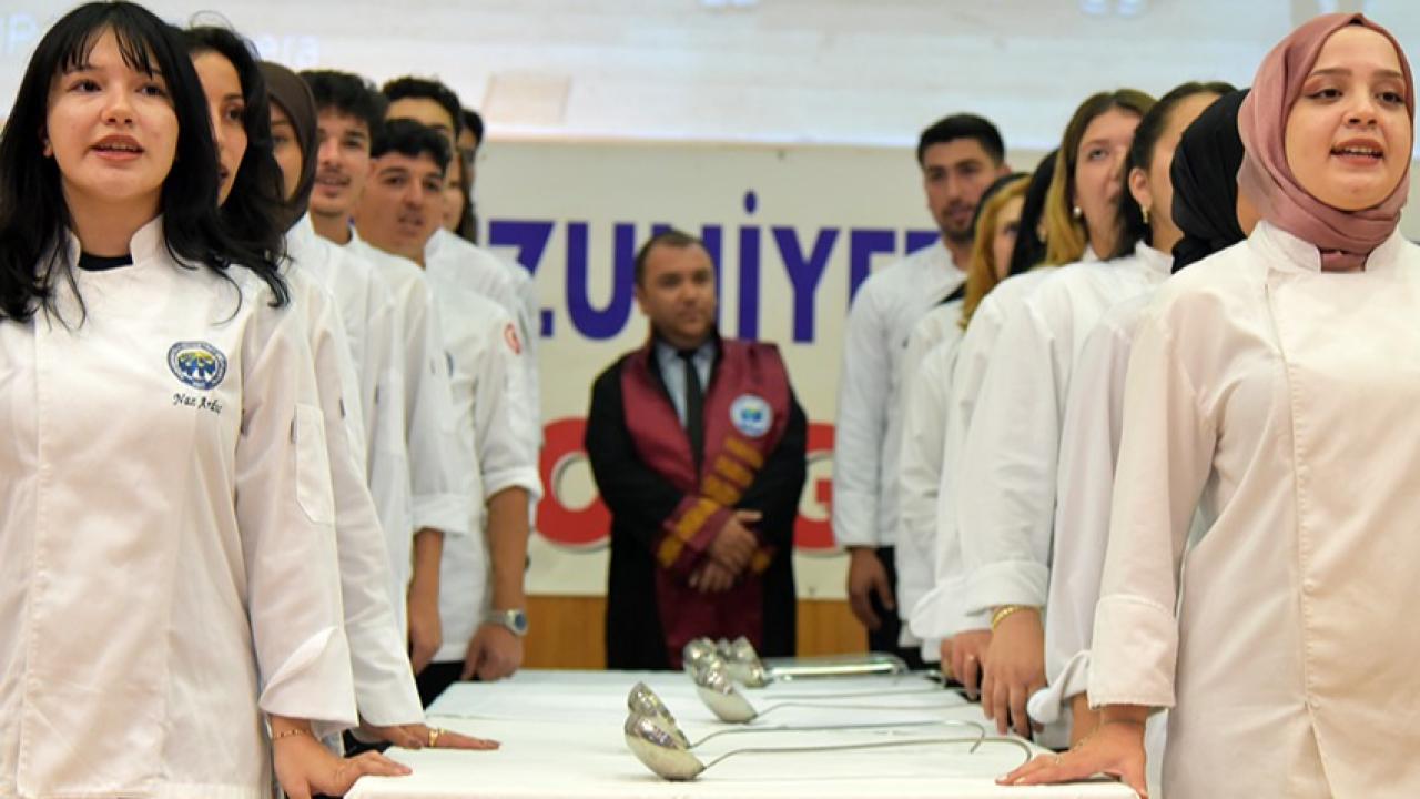 Uygulamalı Bilimler Fakültesinde Mezuniyet Coşkusu
