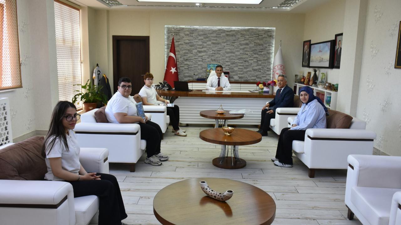 Yeşil Vatan'dan Aile Yılı'na: Öğrencilerin Gündemi Anadolu Dergisi'nde