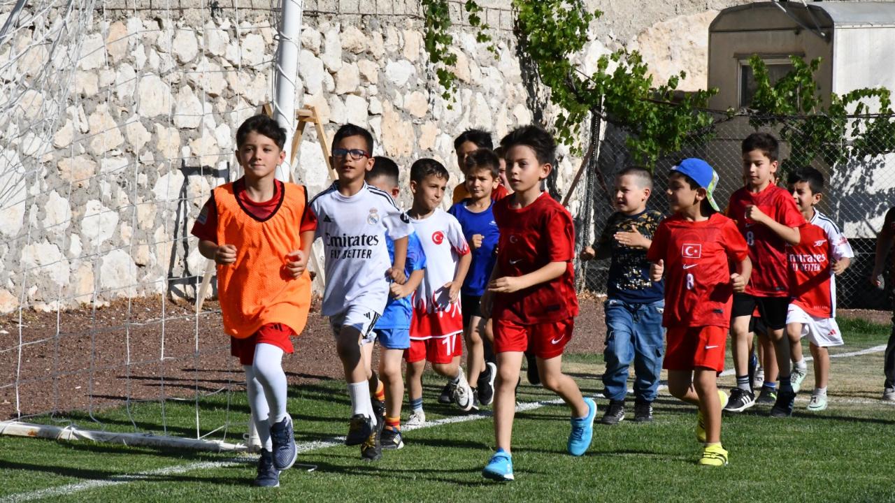 Karaman İl Özel İdaresi'nin Ücretsiz Yaz Futbol Kursu Antrenmanlarla Başladı