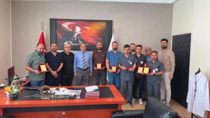 Karaman’da 1,5 Yıllık İş 6 Haftada Bitti: Hastane Çalışanlarına Plaket
