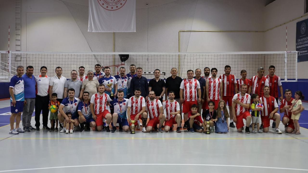 Karaman’da Kurumlar Arası Voleybol Turnuvası Sona Erdi